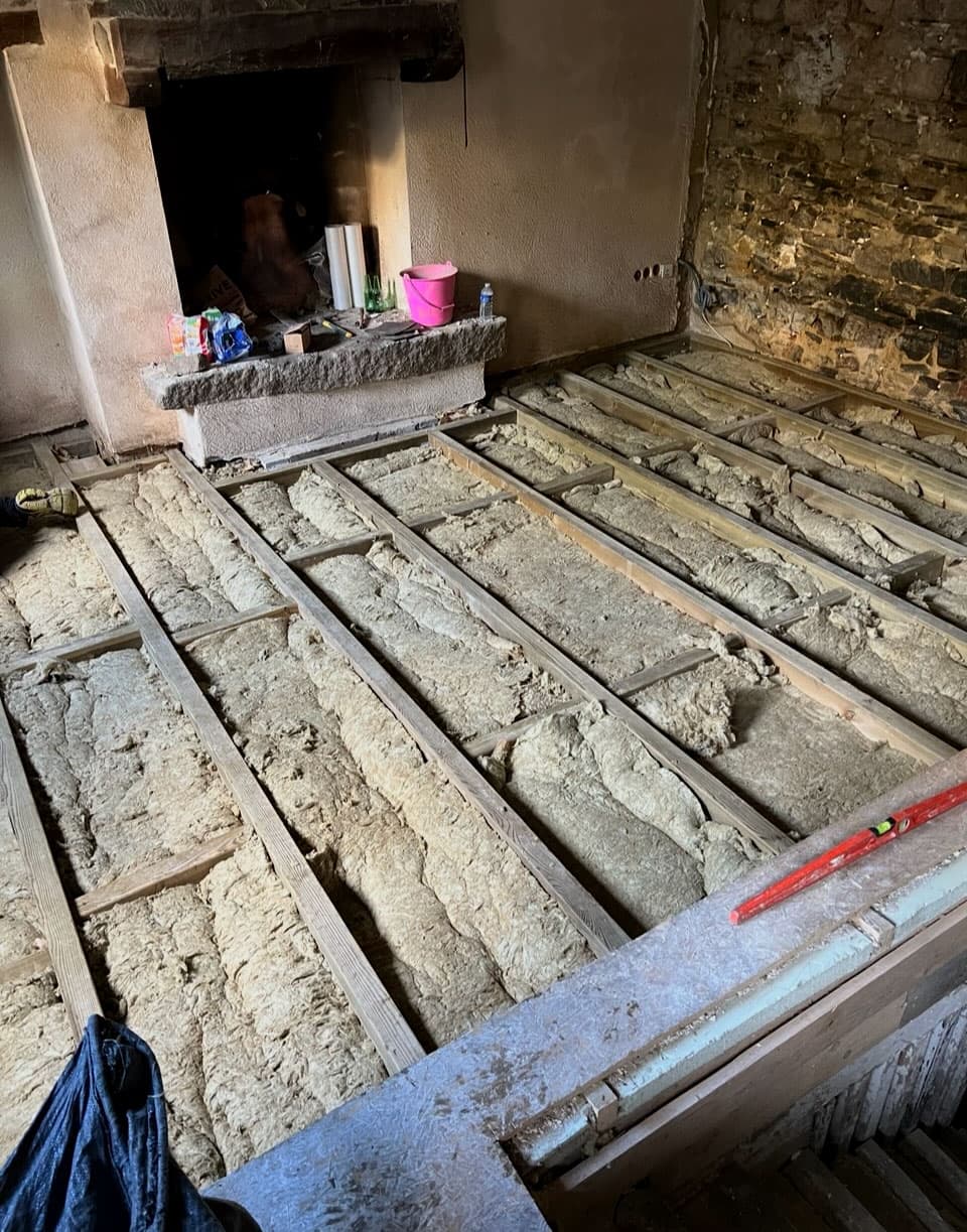 Pose et fourniture avec isolation d'un plancher en CTBH hydro 