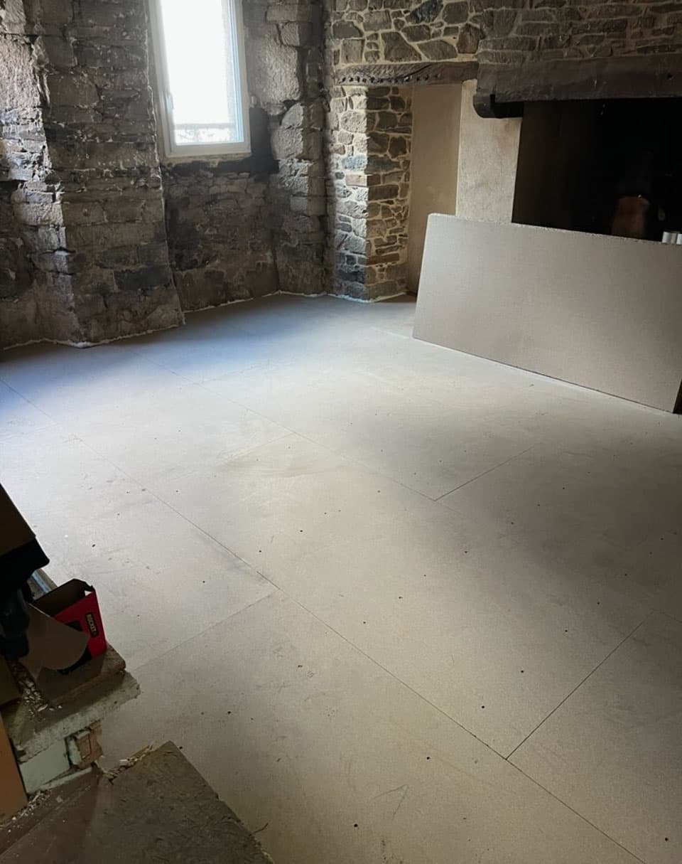 Pose et fourniture avec isolation d'un plancher en CTBH hydro 